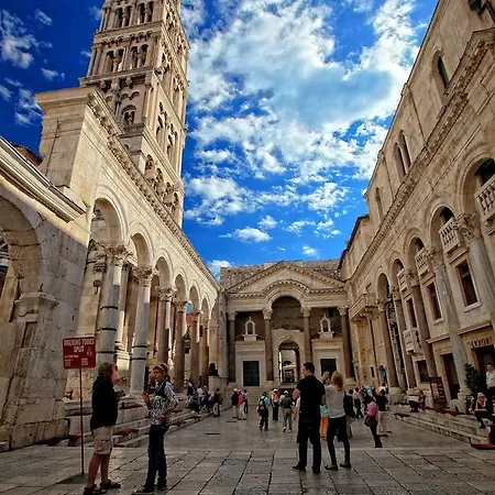 Πανσιόν Perello Old Town