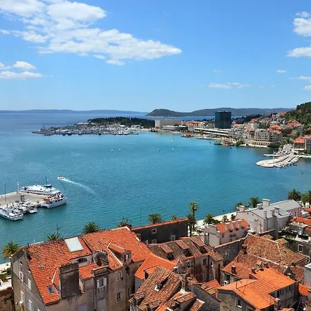 Πανσιόν Perello Old Town 3*